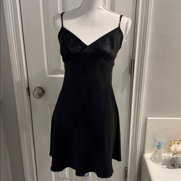 Victoria's Secret Vintage Black Silk Short Gown w/ Cut-Out Back - Picture 3 of 10
